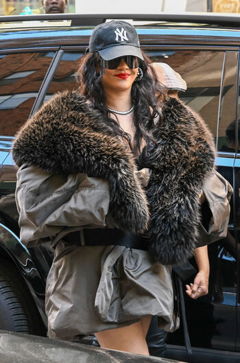 Rihanna  page leaked private photo uncensored HD quality