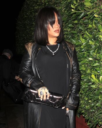 Rihanna  page leaked private photo uncensored HD quality