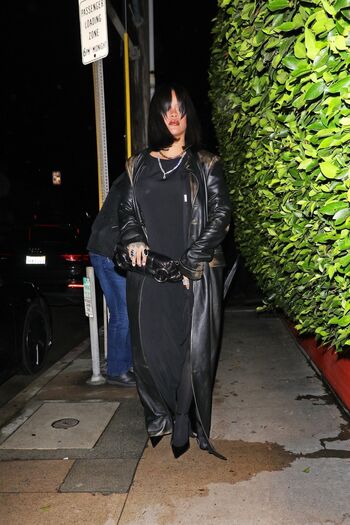 Rihanna  page leaked private photo uncensored HD quality
