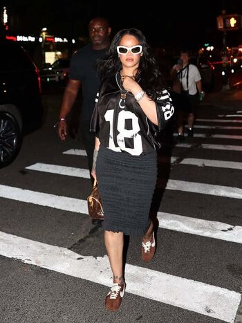 Rihanna  page leaked private photo uncensored HD quality