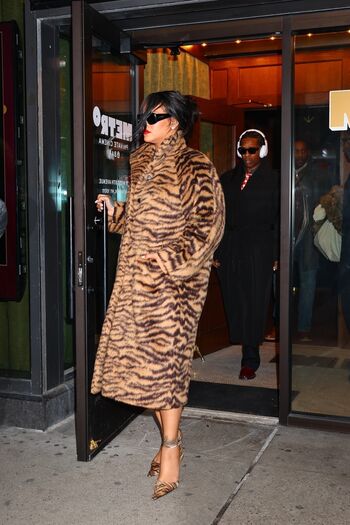 Rihanna  page leaked private photo uncensored HD quality