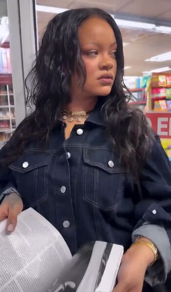 Rihanna  page leaked private photo uncensored HD quality