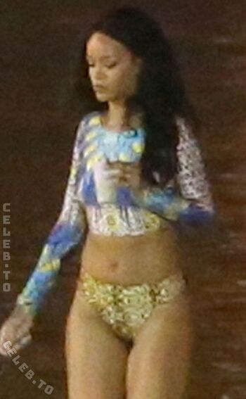 Rihanna  page leaked private photo uncensored HD quality
