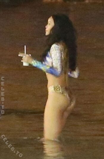 Rihanna  page leaked private photo uncensored HD quality