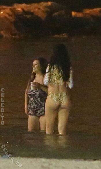 Rihanna  page leaked private photo uncensored HD quality