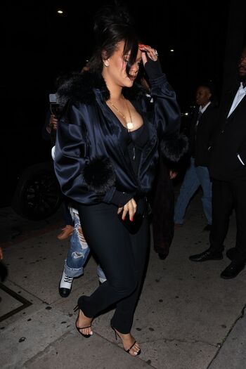 Rihanna  page leaked private photo uncensored HD quality