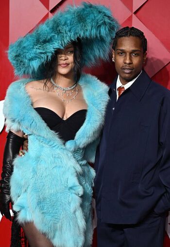 Rihanna  page leaked private photo uncensored HD quality