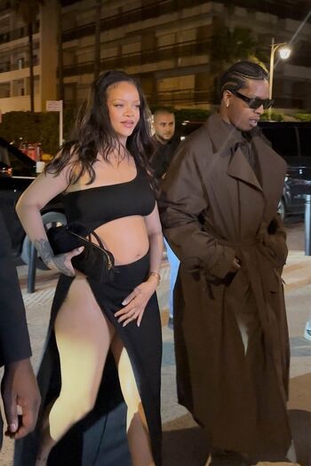 Rihanna  page leaked private photo uncensored HD quality