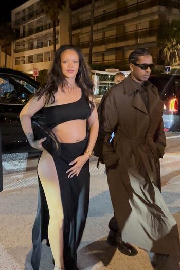 Rihanna  page leaked private photo uncensored HD quality