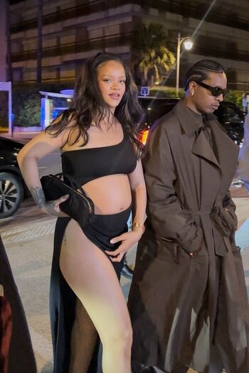 Rihanna  page leaked private photo uncensored HD quality