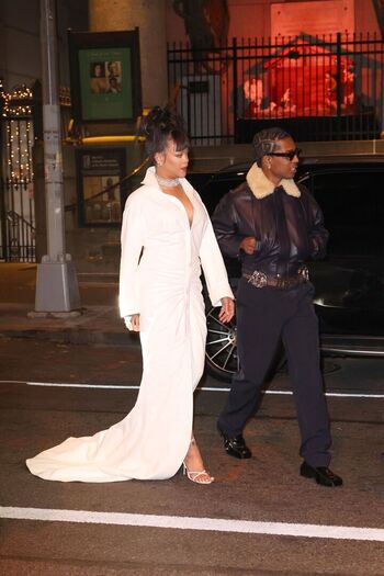 Rihanna  page leaked private photo uncensored HD quality