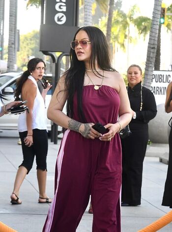 Rihanna  page leaked private photo uncensored HD quality