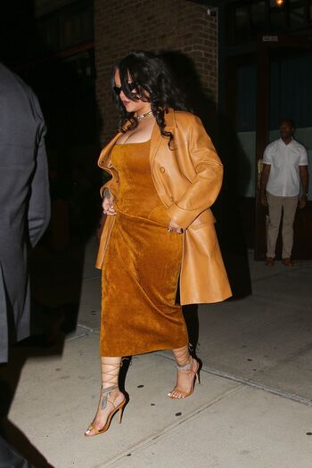Rihanna  page leaked private photo uncensored HD quality