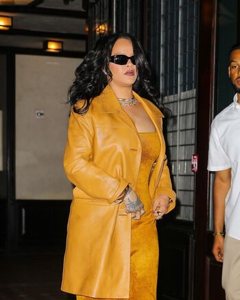 Rihanna  page leaked private photo uncensored HD quality