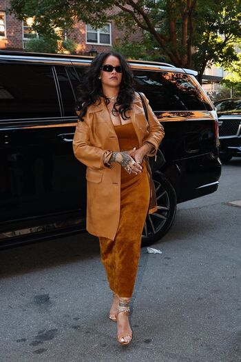Rihanna  page leaked private photo uncensored HD quality