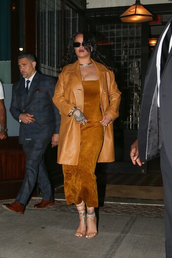 Rihanna  page leaked private photo uncensored HD quality