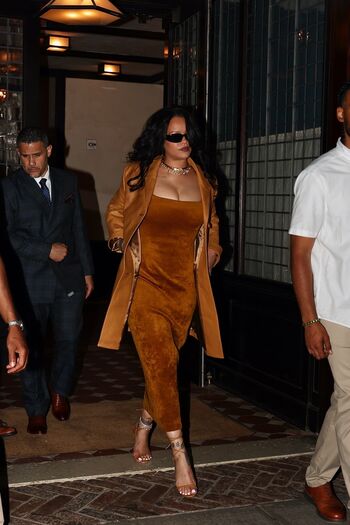Rihanna  page leaked private photo uncensored HD quality