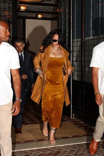 Rihanna  page leaked private photo uncensored HD quality