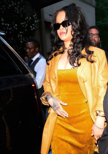 Rihanna  page leaked private photo uncensored HD quality