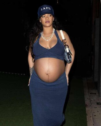 Rihanna  page leaked private photo uncensored HD quality