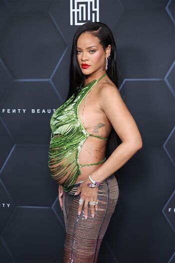 Rihanna  page leaked private photo uncensored HD quality
