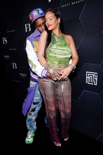 Rihanna  page leaked private photo uncensored HD quality