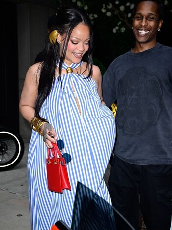 Rihanna  page leaked private photo uncensored HD quality