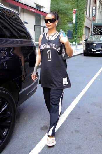 Rihanna  page leaked private photo uncensored HD quality