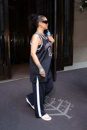 Rihanna  page leaked private photo uncensored HD quality