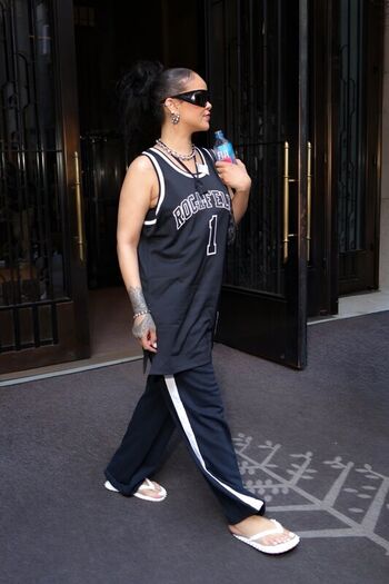 Rihanna  page leaked private photo uncensored HD quality