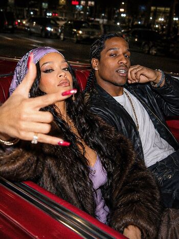 Rihanna  page leaked private photo uncensored HD quality