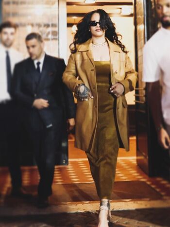 Rihanna  page leaked private photo uncensored HD quality