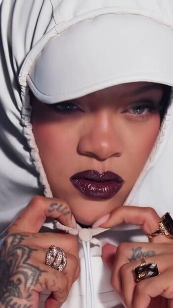 Rihanna  page leaked private photo uncensored HD quality