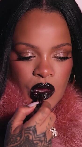 Rihanna  page leaked private photo uncensored HD quality