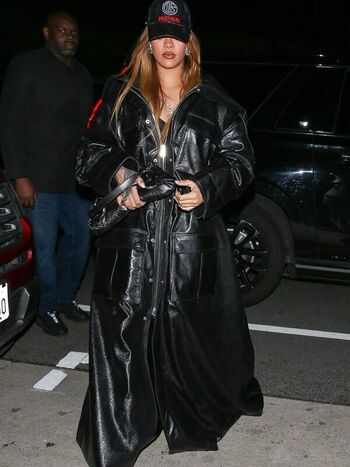 Rihanna  page leaked private photo uncensored HD quality