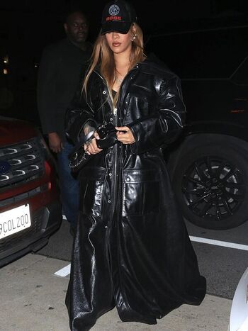 Rihanna  page leaked private photo uncensored HD quality