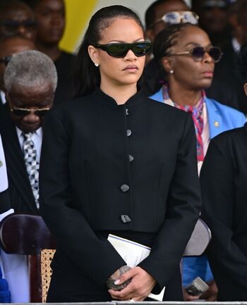 Rihanna  page leaked private photo uncensored HD quality