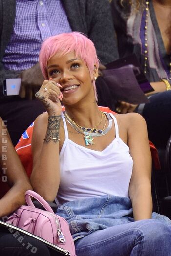 Rihanna  page leaked private photo uncensored HD quality