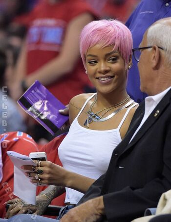 Rihanna  page leaked private photo uncensored HD quality