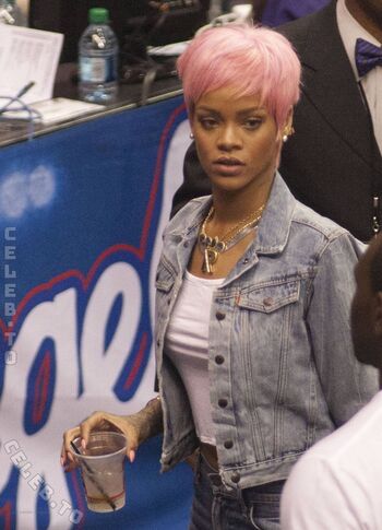 Rihanna  page leaked private photo uncensored HD quality