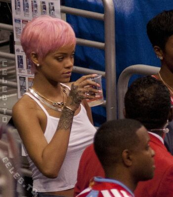 Rihanna  page leaked private photo uncensored HD quality