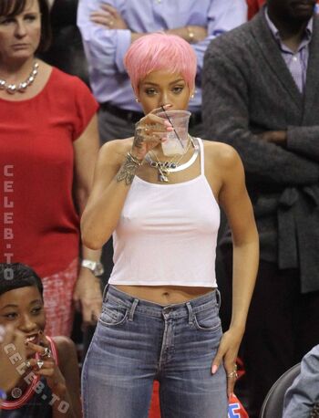 Rihanna  page leaked private photo uncensored HD quality