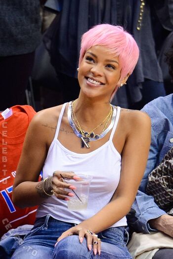 Rihanna  page leaked private photo uncensored HD quality