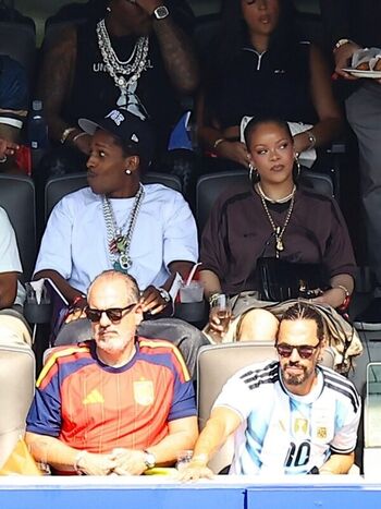 Rihanna  page leaked private photo uncensored HD quality