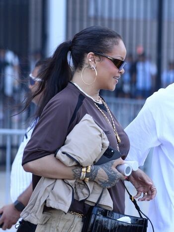 Rihanna  page leaked private photo uncensored HD quality