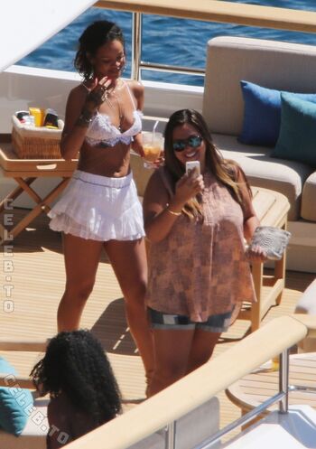 Rihanna  page leaked private photo uncensored HD quality