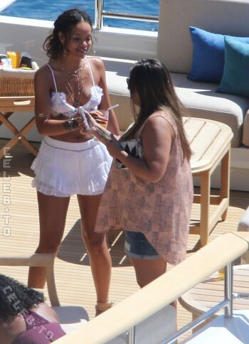 Rihanna  page leaked private photo uncensored HD quality