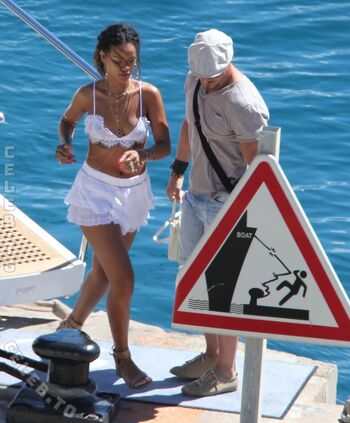 Rihanna  page leaked private photo uncensored HD quality