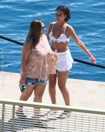 Rihanna  page leaked private photo uncensored HD quality