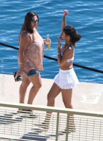 Rihanna  page leaked private photo uncensored HD quality